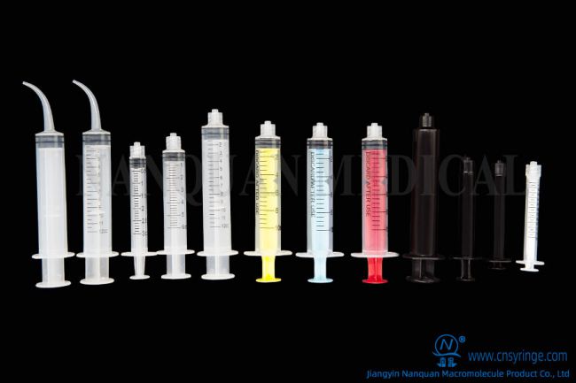 Disposable dental irrigation syringe w/o needle